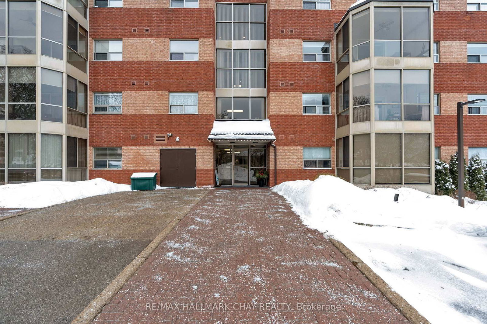 Condo sold at 208-291 Blake Street, Barrie, North Shore, L4M 1K7 - MLS: S12094319
