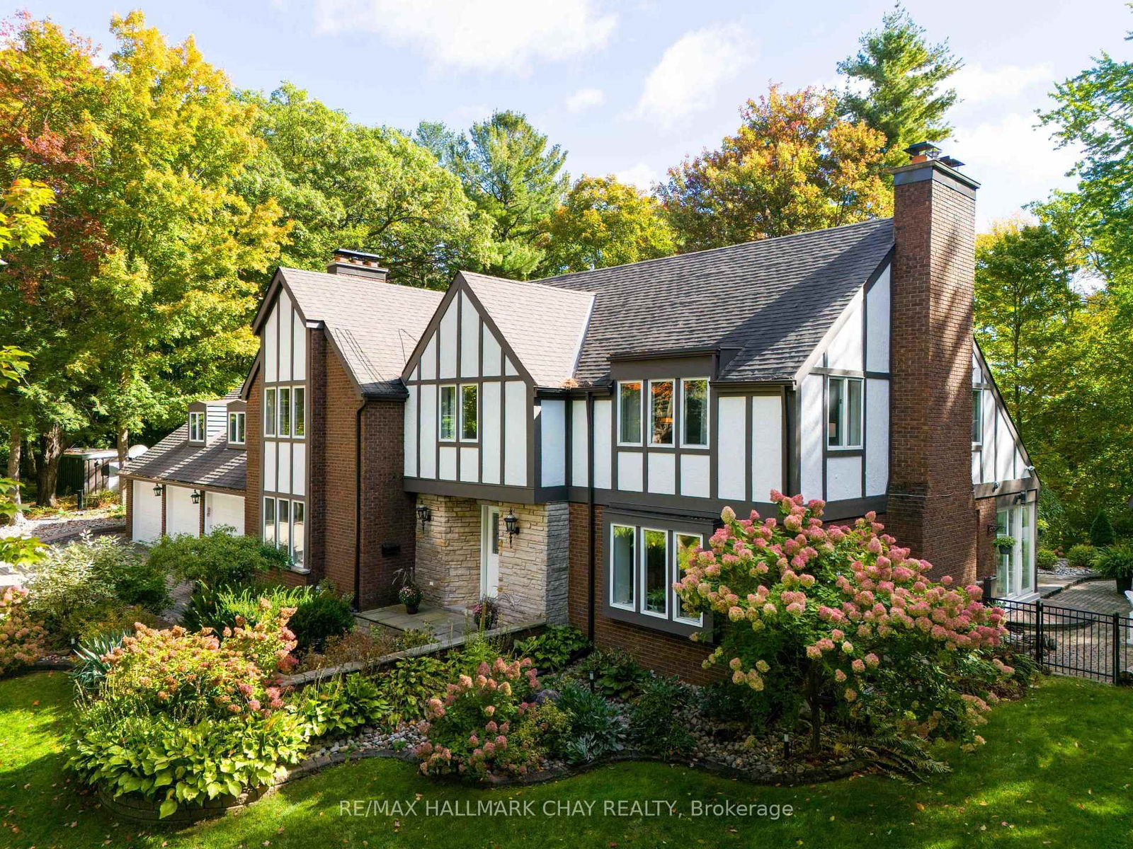 Detached House for sale at 11 Park Trail, Springwater, Midhurst, L9X 0L3 - MLS: S12097010