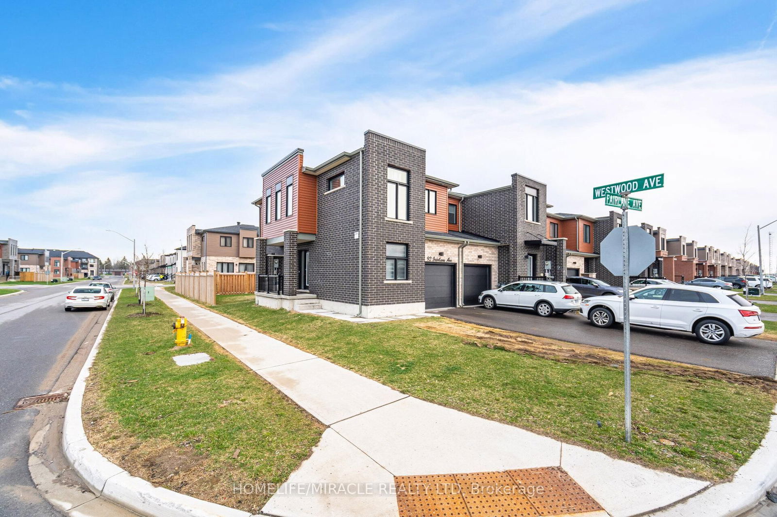 Townhouse for sale at 92 Fairlane Avenue, Barrie, Painswick South, L9J 0M9 - MLS: S12097446