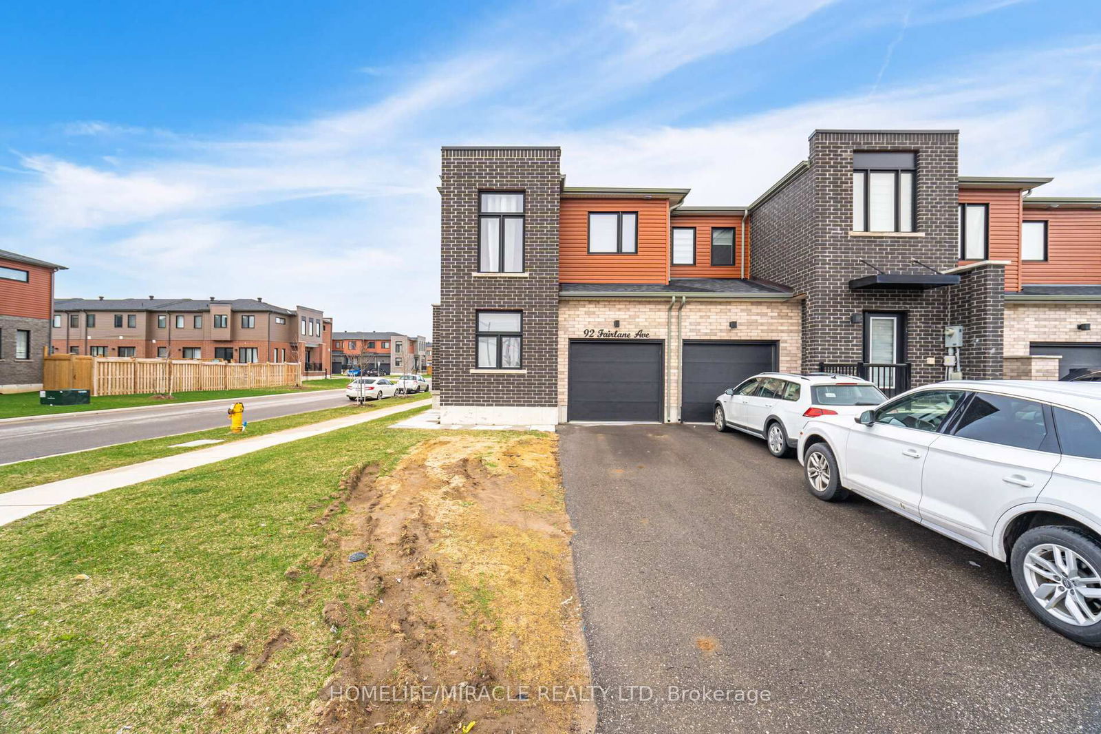 Townhouse for sale at 92 Fairlane Avenue, Barrie, Painswick South, L9J 0M9 - MLS: S12097446