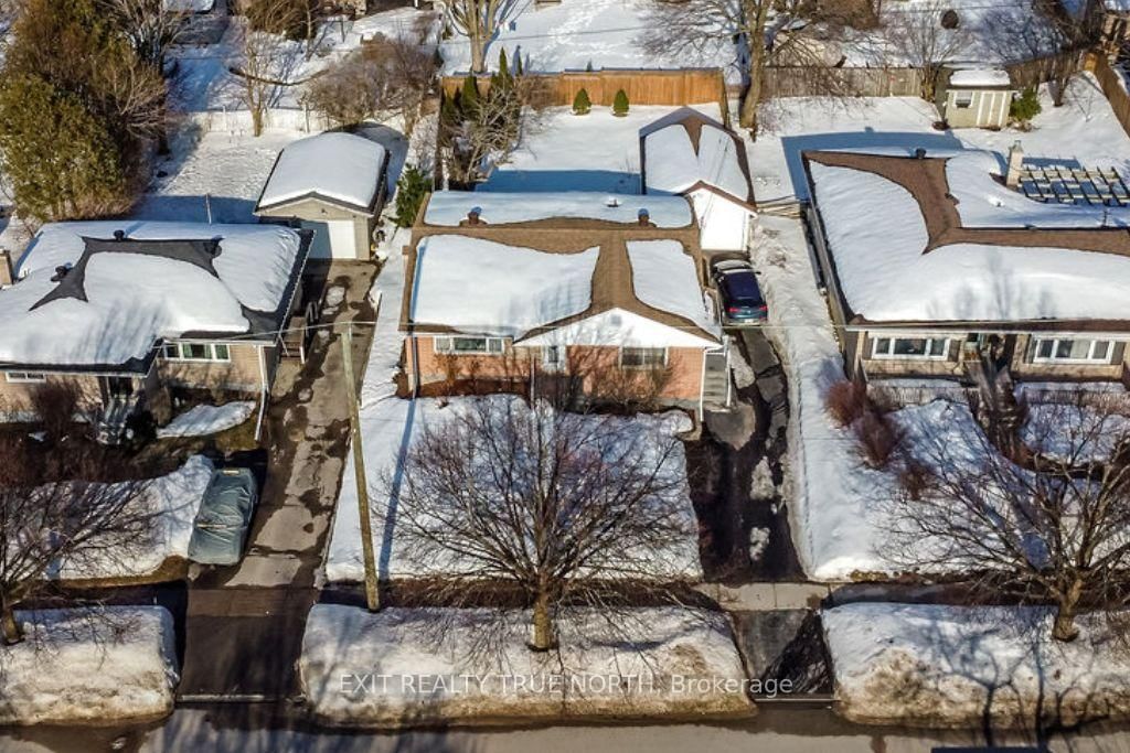 Detached House for sale at 50 Marion Crescent, Barrie, City Centre, L4M 2L3 - MLS: S12098407