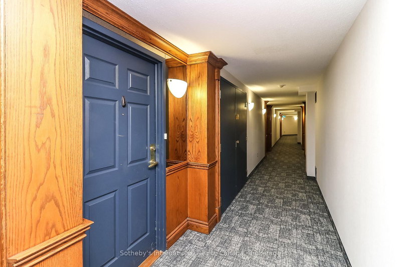 402 - 16 Raglan St, Collingwood, L9Y 4Y2 | Image 3