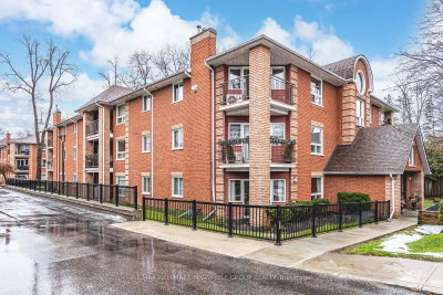 Condo sold at 303-131 Clapperton Street, Barrie, Ontario, L4M 3G3 - Wellington - MLS: S12102181