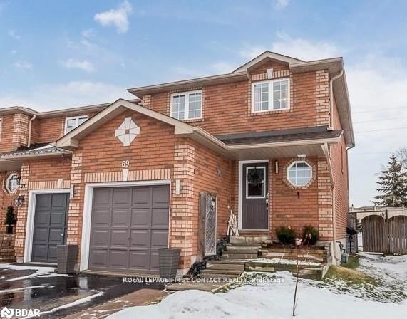 home for lease on 69 COURTNEY Crescent