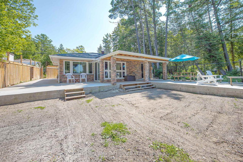 54 Homewood Ave, Wasaga Beach, L9Z 2M2 | Image 2