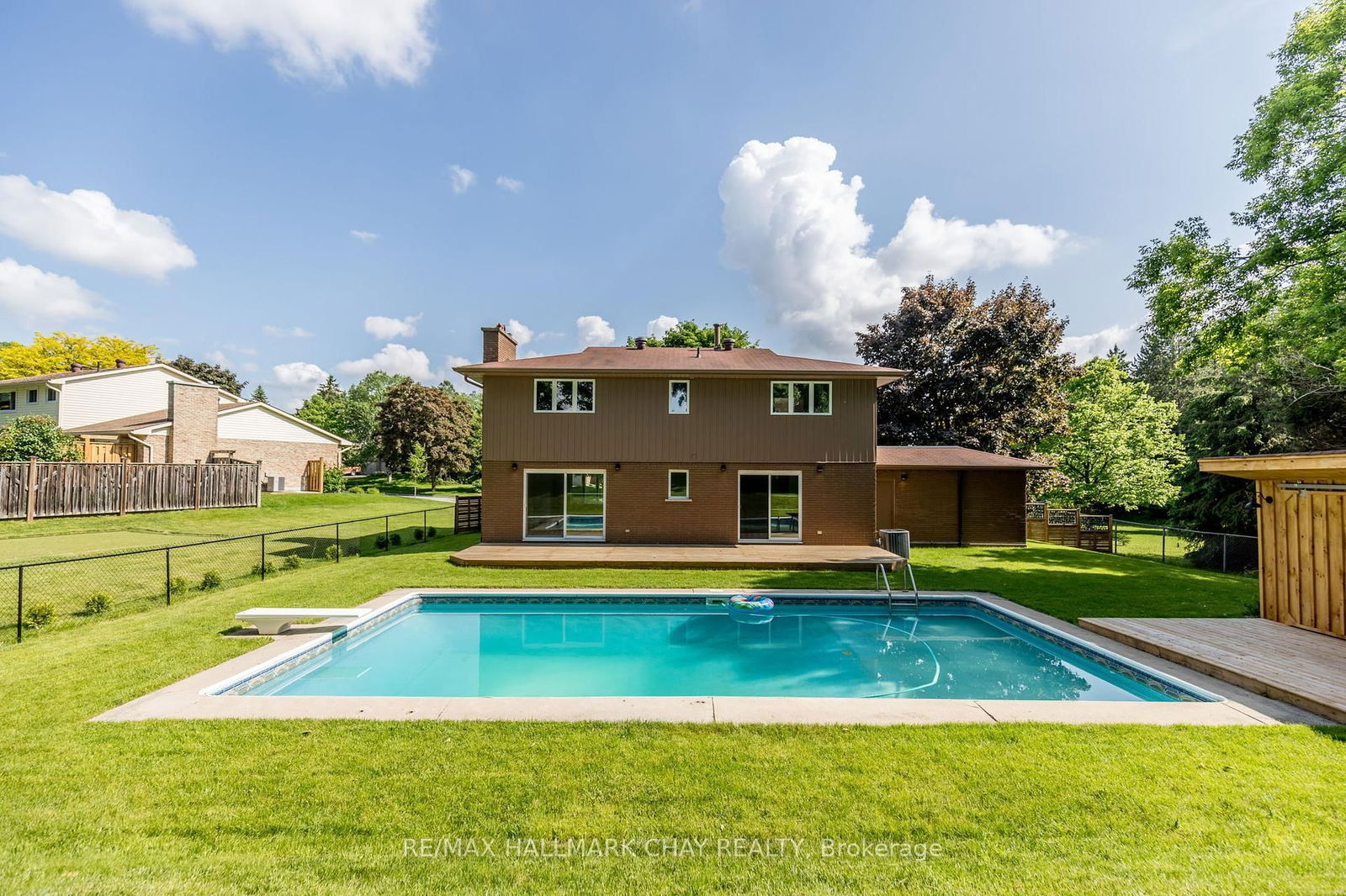 Detached House for sale at 16 Garrett Crescent, Barrie, North Shore, L4M 4R8 - MLS: S12103808