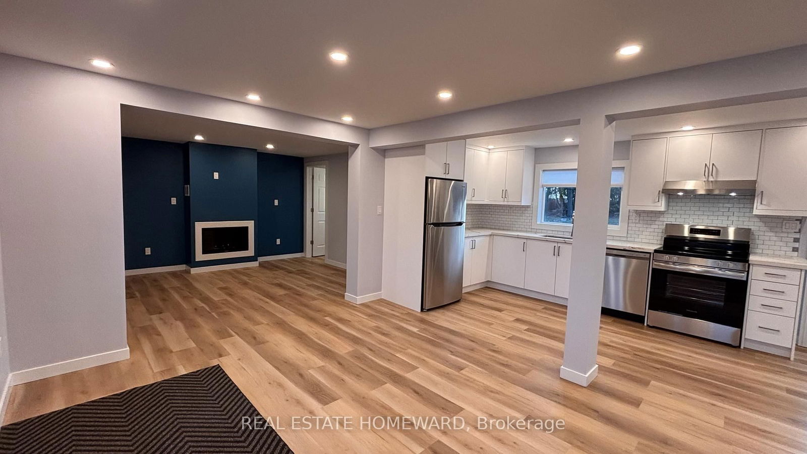 Detached House for lease at 950 Yonge Street, Barrie, Rural Barrie Southeast, L9J 0E7 - MLS: S12104178
