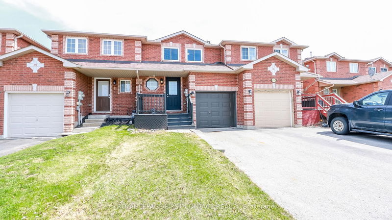 13 Lee Cres, Barrie - Holly image-0-0