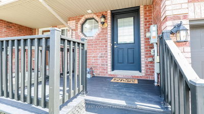 13 Lee Cres, Barrie - Holly image-0-2