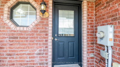 13 Lee Cres, Barrie - Holly image-0-3