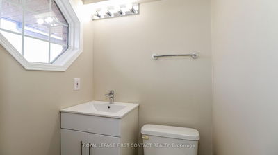 13 Lee Cres, Barrie - Holly image-0-4