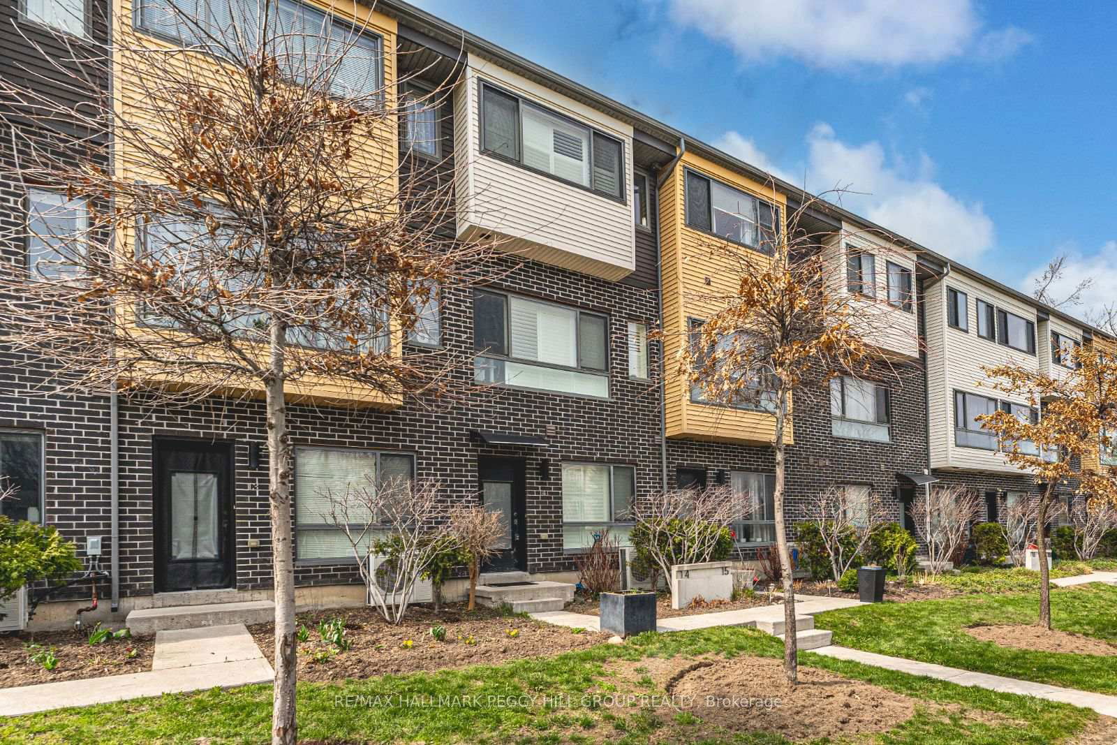 Townhouse for sale at 14-369 Essa Road, Barrie, Holly, L4N 9C8 - MLS: S12108258