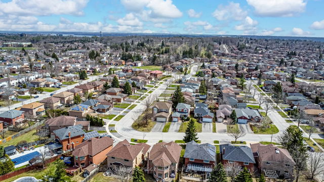 40 Grasett Crescent