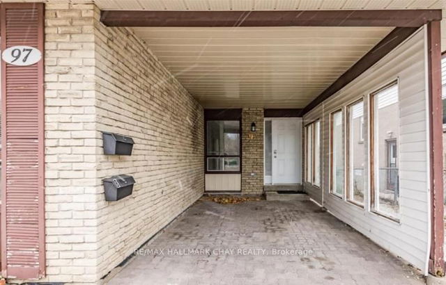 main level - 97 Daphne Crescent