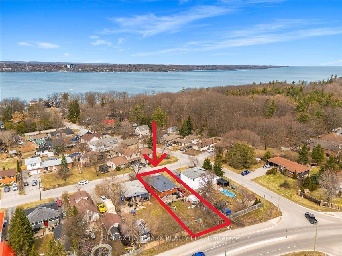 Detached House for sale at 227 Southview Road, Barrie, South Shore, L4N 3X6 - MLS: S12111178