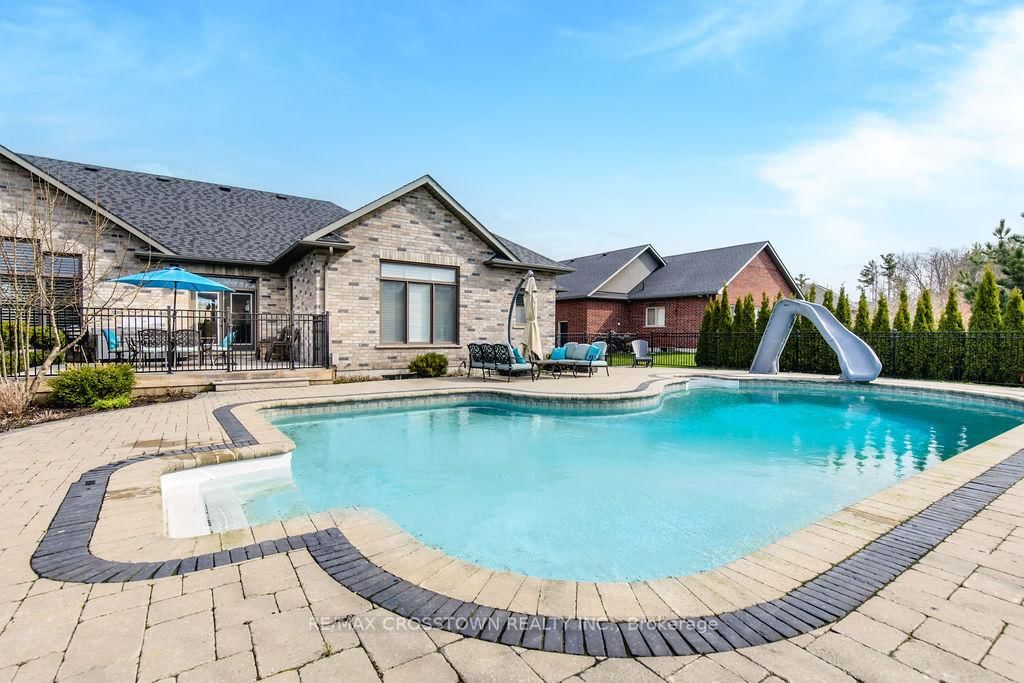 Detached House for sale at 25 MENNILL Drive, Springwater, Snow Valley, L0L 1Y3 - MLS: S12111575