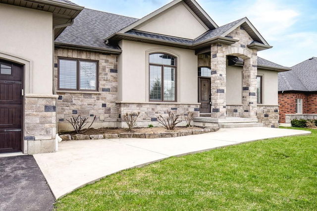 25 MENNILL Drive