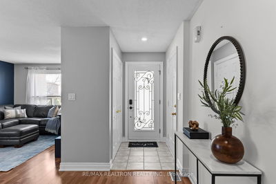63 Butternut Dr, Barrie - Holly image-0-3