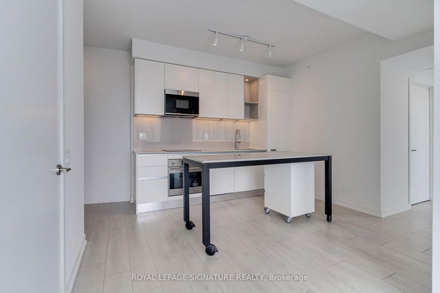 2404 - 39 Mary St Street