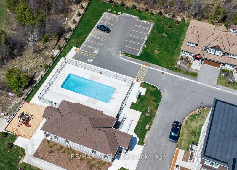 205 - 17 Spooner Cres, Collingwood, L9Y 1T3 | Image 3