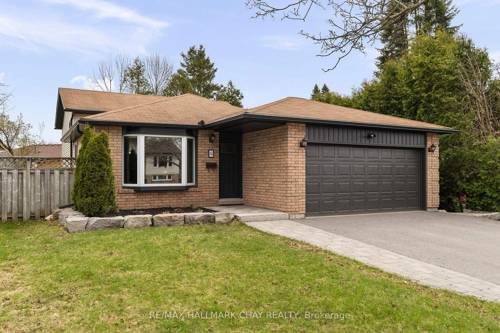 Detached House for sale at 74 Bronte Crescent, Barrie, Letitia Heights, L4N 5B9 - MLS: S12115307