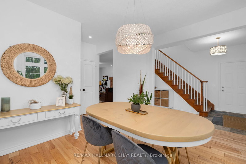 11 OAKMONT Ave, Oro-Medonte, L0L 2L0 | Image 3