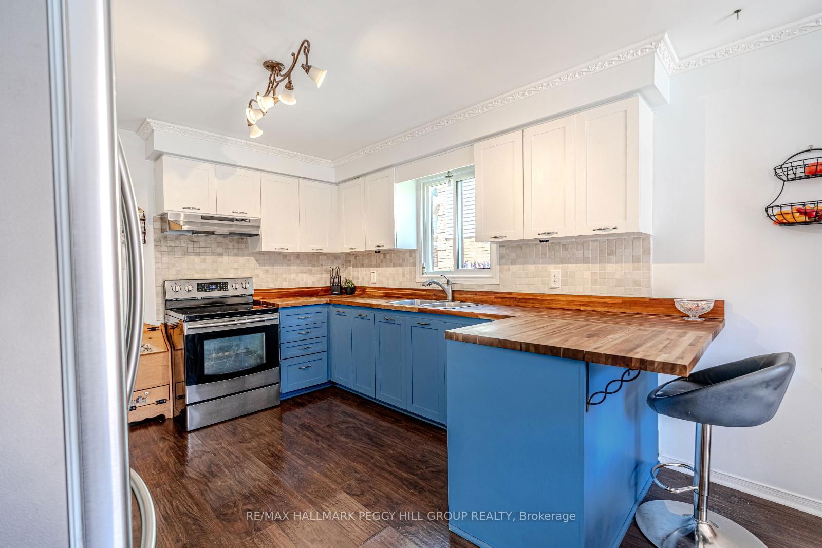 Detached House for sale at 21 Cuthbert Street, Barrie, Ardagh, L4N 6X8 - MLS: S12119632