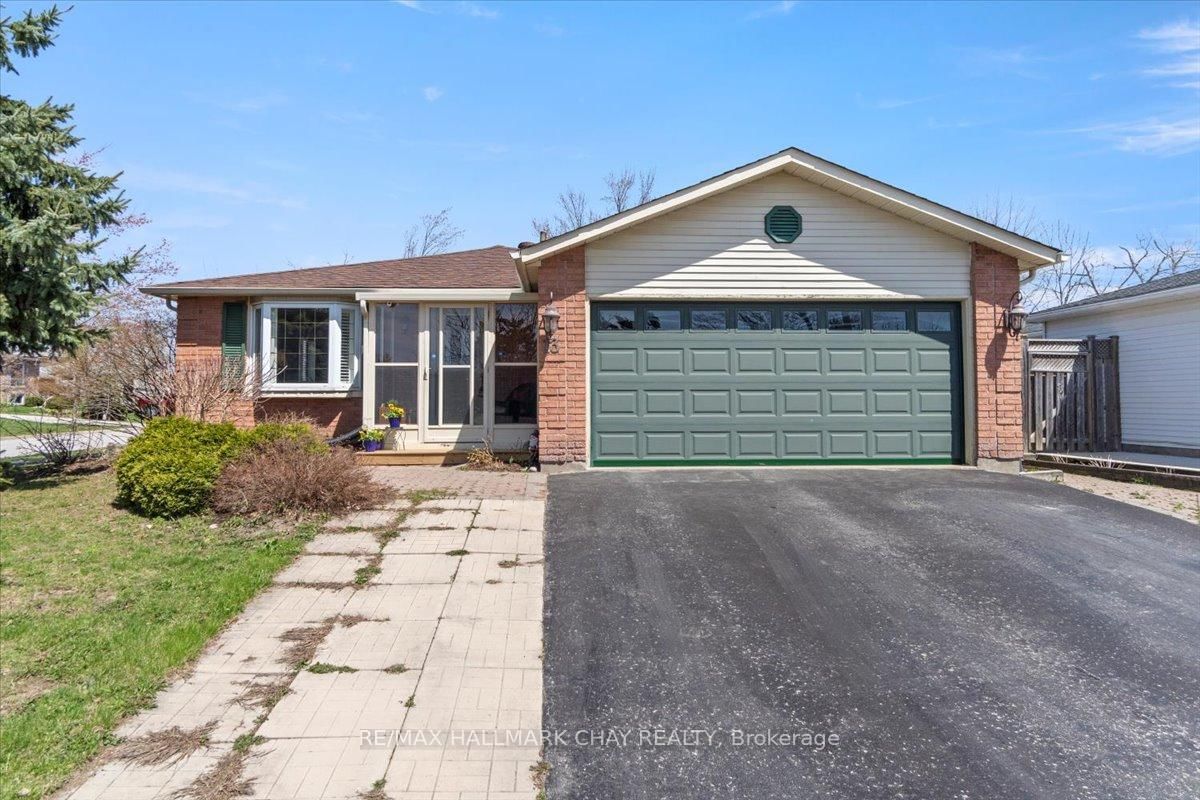 Detached House for sale at 13 Ford Street, Barrie, West Bayfield, L4N 5X2 - MLS: S12120621