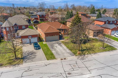 32 Brown St, Barrie - Holly image-0-1