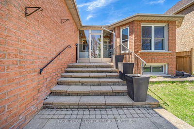 32 Brown St, Barrie - Holly image-0-4