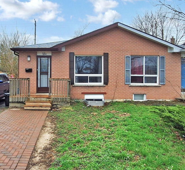Upper - 25A College Crescent
