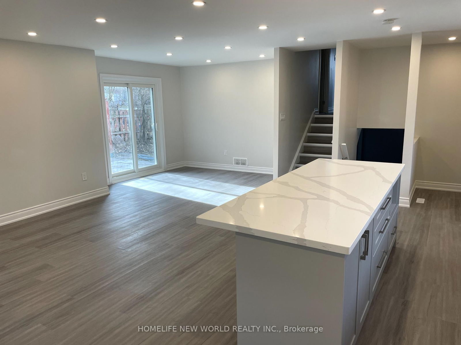 Detached House for sale at 8 Maplehurst Crescent, Barrie, Cundles East, L4M 4X2 - MLS: S12121765