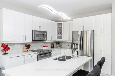 60 Westminster Circ, Barrie - Innis-Shore image-0-3