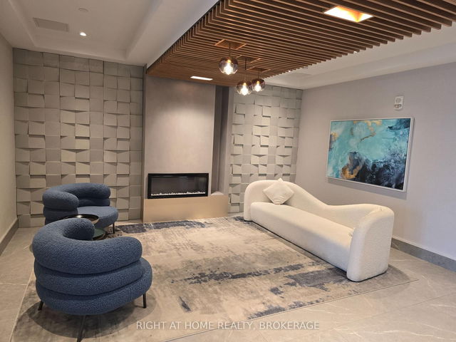 907 - 56 LAKESIDE Terrace