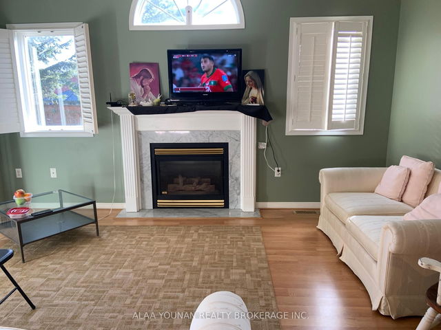 35 Nightingale Crescent