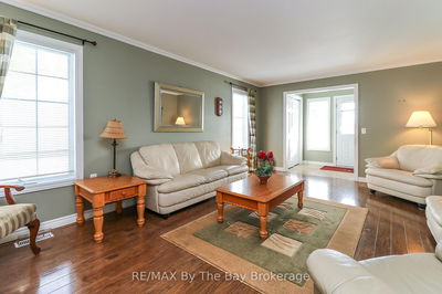 9 Ventnor Cres, Wasaga Beach - Wasaga Beach image-0-3