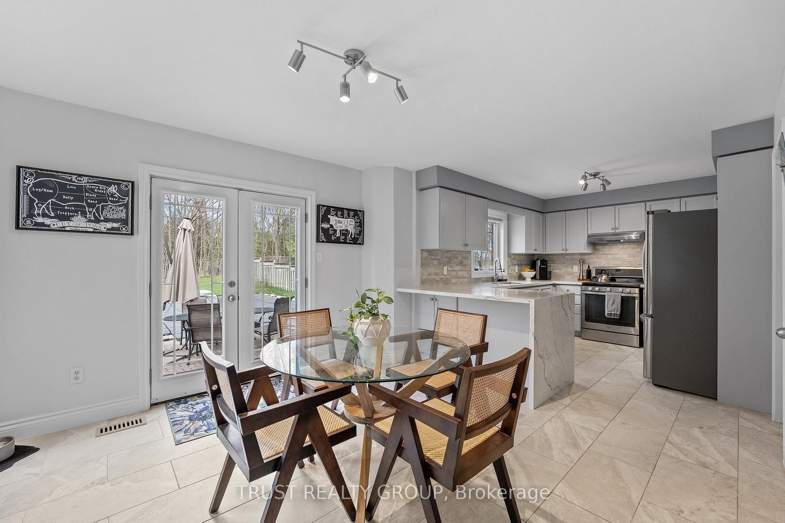 Listing Image 12