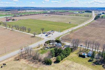 1008 Rainbow Valley Road W — photo 4