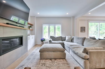 61 Muirfield Dr, Barrie - Holly image-0-4