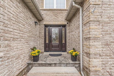 24 Windsor Cres, Barrie - Innis-Shore image-0-2