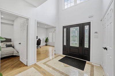 24 Windsor Cres, Barrie - Innis-Shore image-0-3