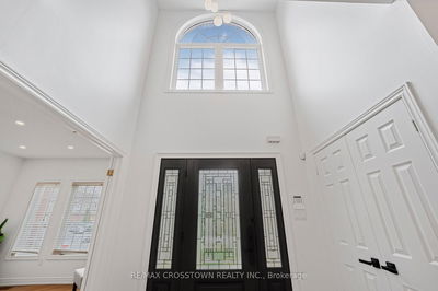 24 Windsor Cres, Barrie - Innis-Shore image-0-4