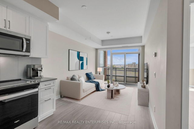 320 - 681 Yonge Street