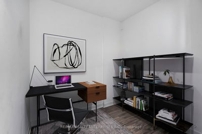 Unit 320 — 681 Yonge St, Barrie - Painswick South image-0-3