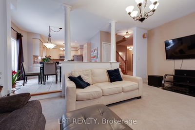11 Springwood Crt, Barrie - Ardagh image-0-2