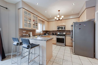 11 Springwood Crt, Barrie - Ardagh image-0-4