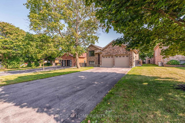 11 Ottaway Avenue