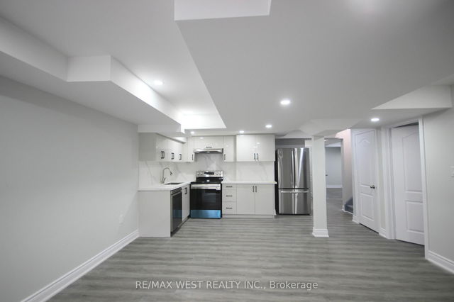 Bsmt - 152 Queensway N/A