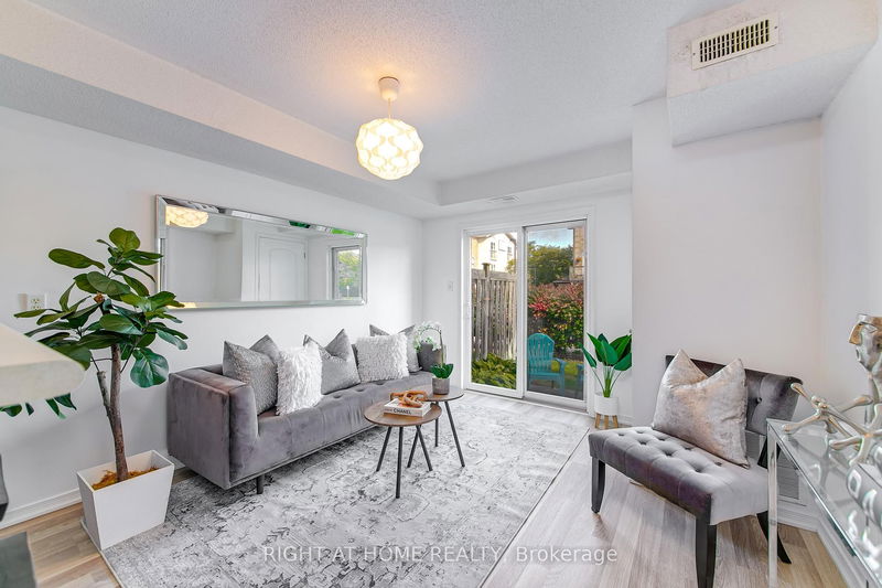 Unit 5 — 17 Cheltenham Rd, Barrie - Georgian Drive image-0-0