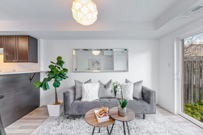 Unit 5 — 17 Cheltenham Rd, Barrie - Georgian Drive image-0-2
